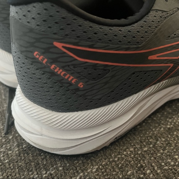 ASICS Amplifoam size 7.5 - Picture 6 of 7